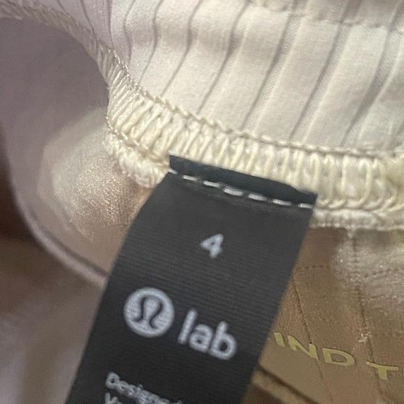 Lululemon lab Textured Grid High-Rise Short 5.5" Size 4
Color Muslin - Picture 7 of 10